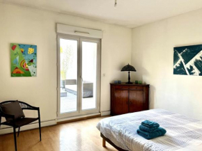 Bright and quiet apartment - free parking